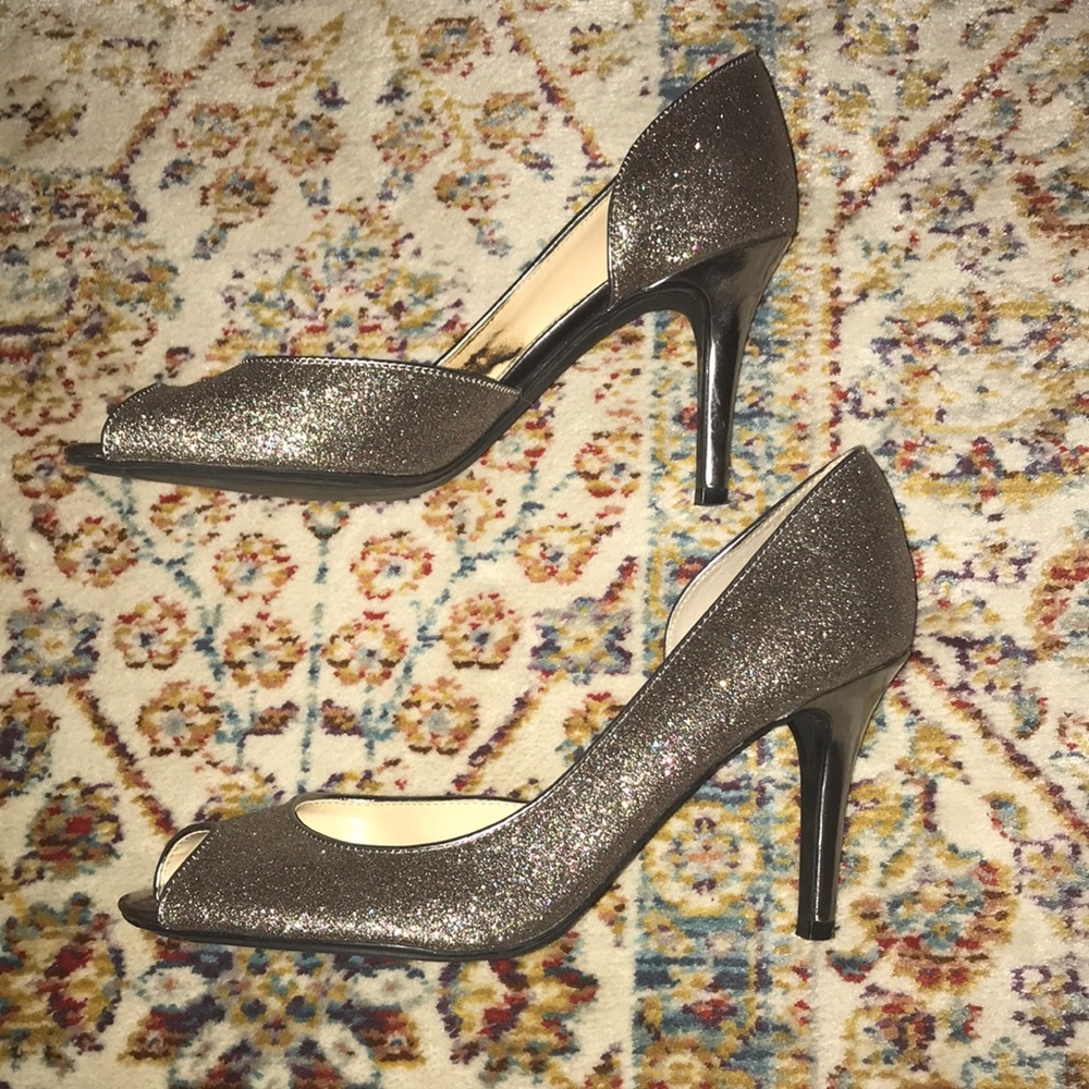 Sparkle silver peep toe pumps